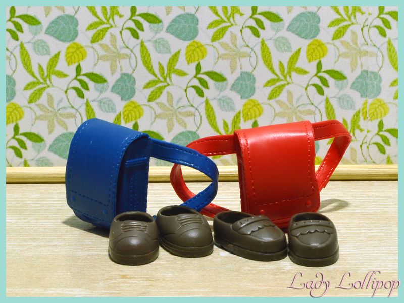 School backpacks and shoes included in the Sylvanian Families School Friends set