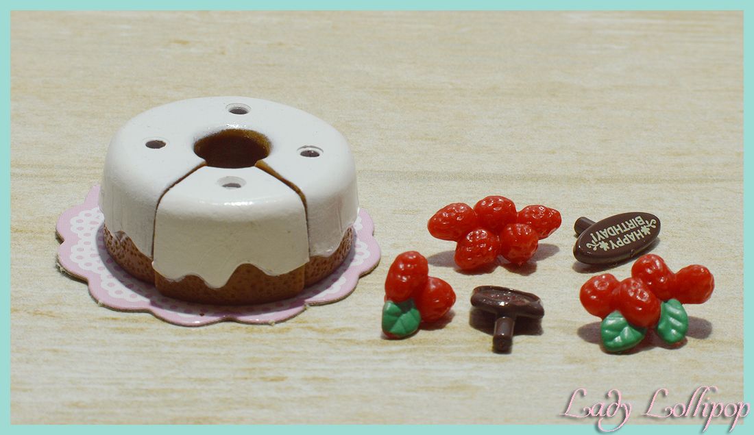 Individual decorating pieces from the Sylvanian cake decorating set