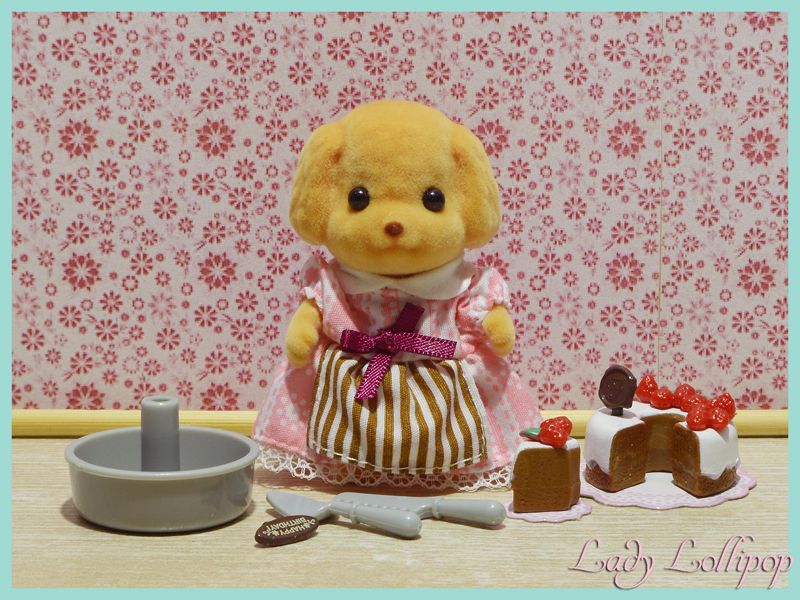 Sylvanian Families Cake Decorating Set with Melinda Cakebread toy poodle