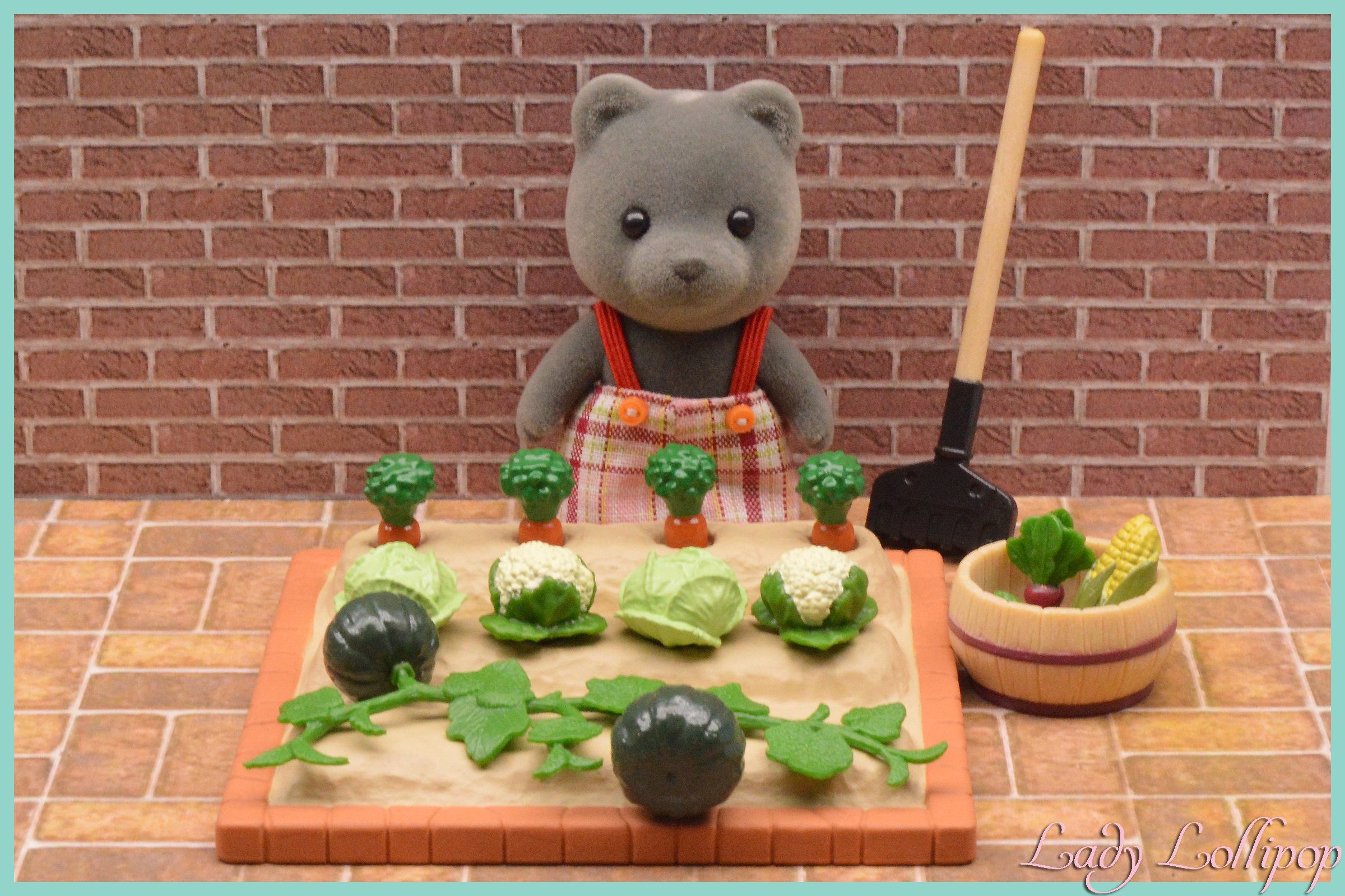 Sylvanian Families Calbee Bear boy with his vegetable garden
