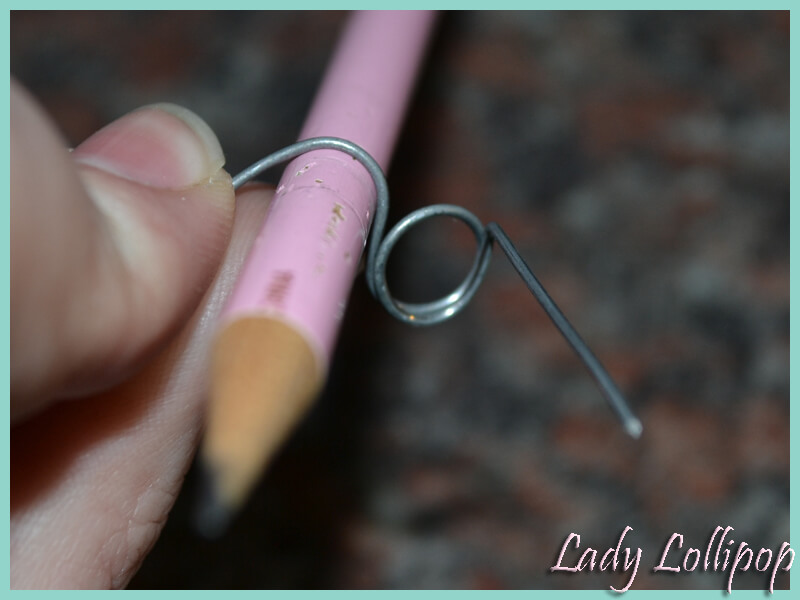 Bending wire to form glasses for Sylvanian Families