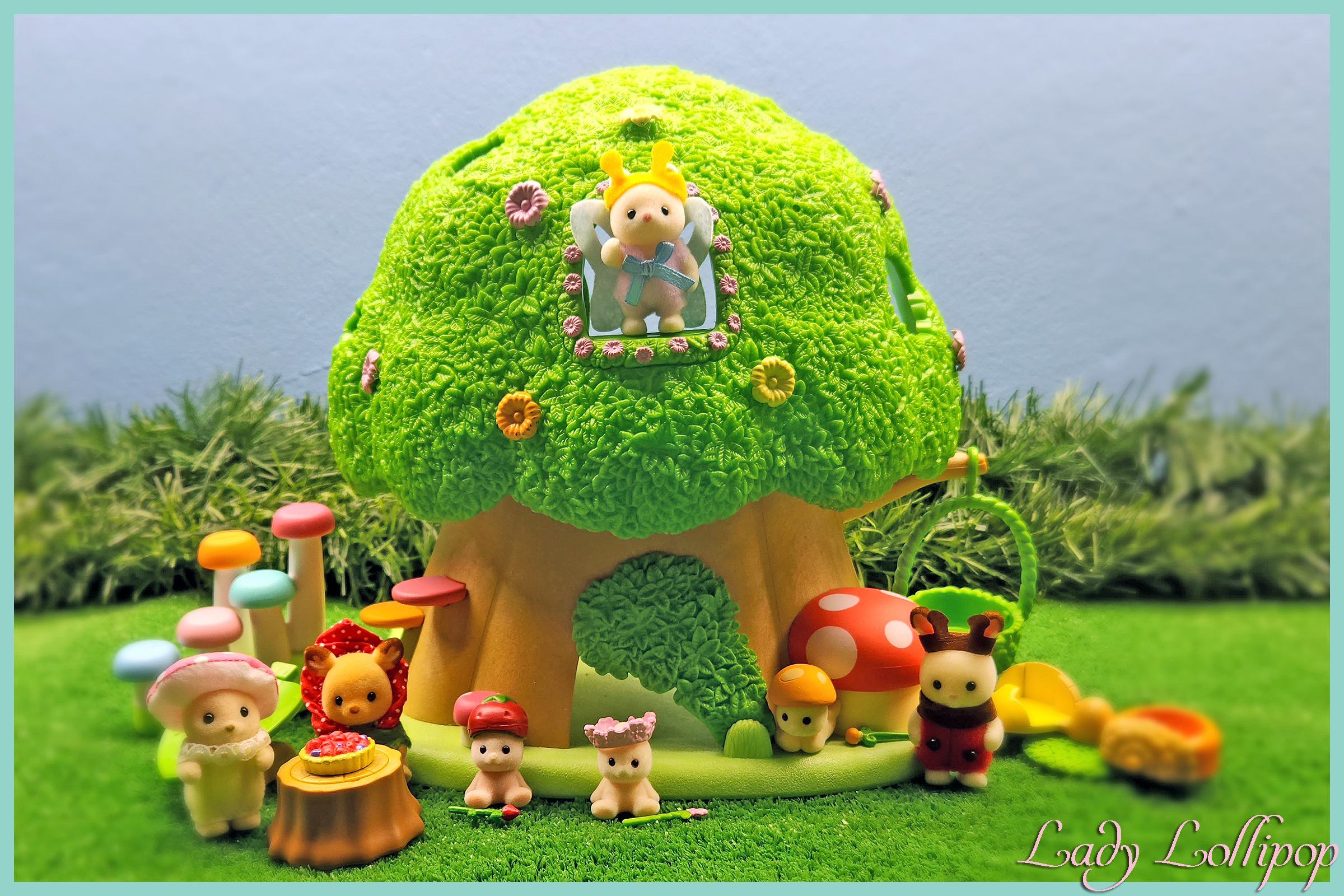 Sylvanian Families Misty Forest Secret Fairy Tree with costume babies and fairies