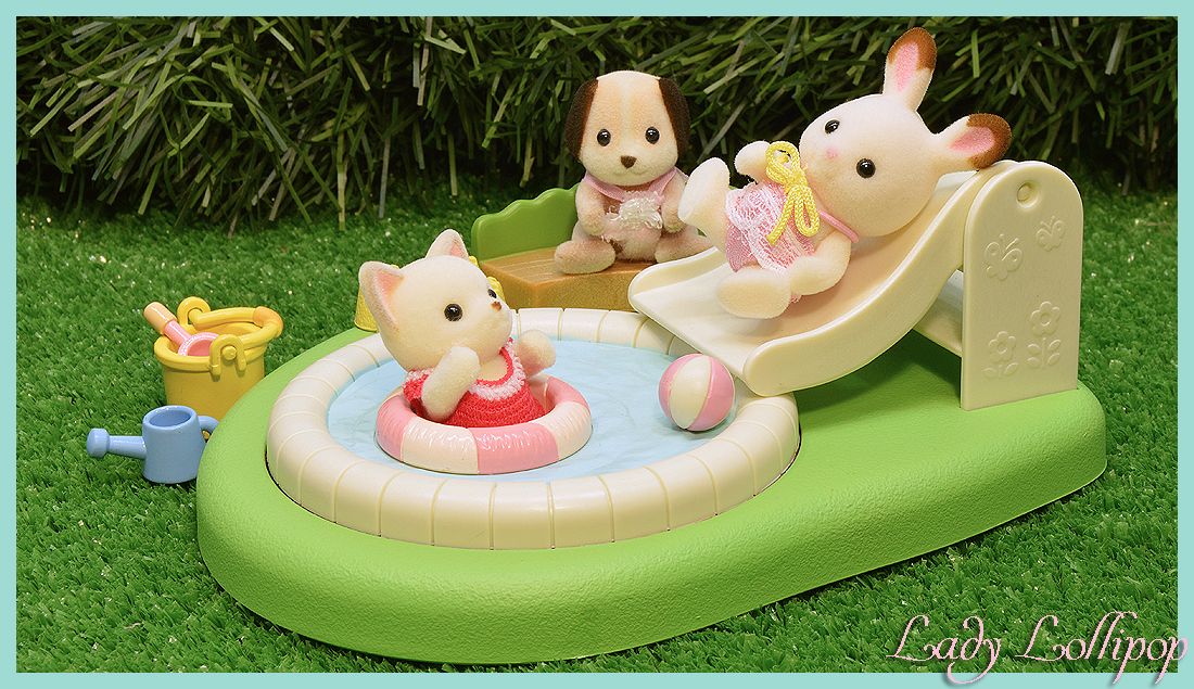 Sylvanian Families babies playing in the Nursery pool
