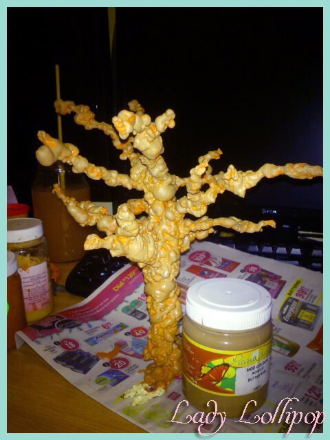 Painting the bark of my Sylvanian Families diorama tree