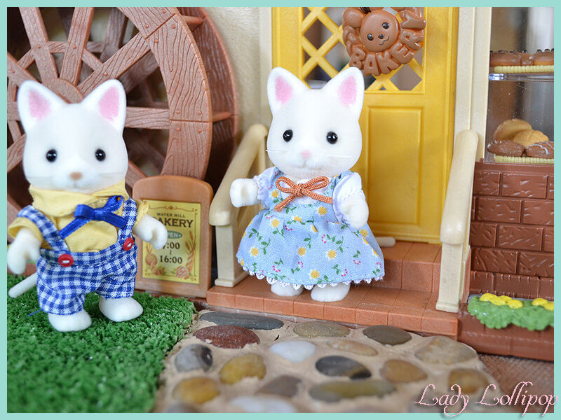 Sylvanian Families Golightly Silk Cat children at the Watermill bakery