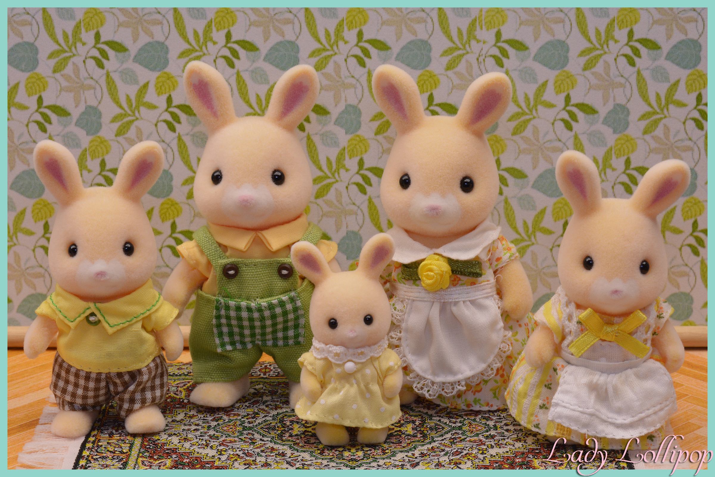 Sylvanian Families Hanazono Garden Rabbit Family
