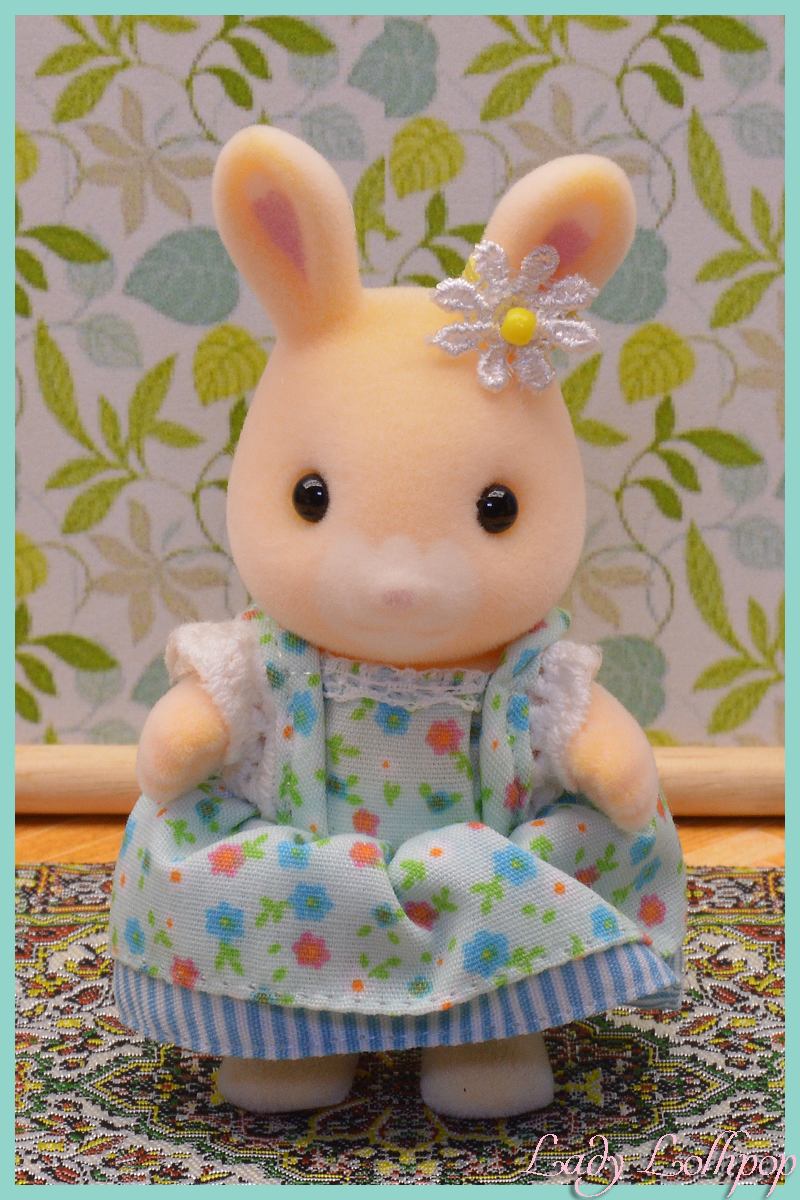 Sylvanian Families Hanazono Garden Rabbit Sister in Pink