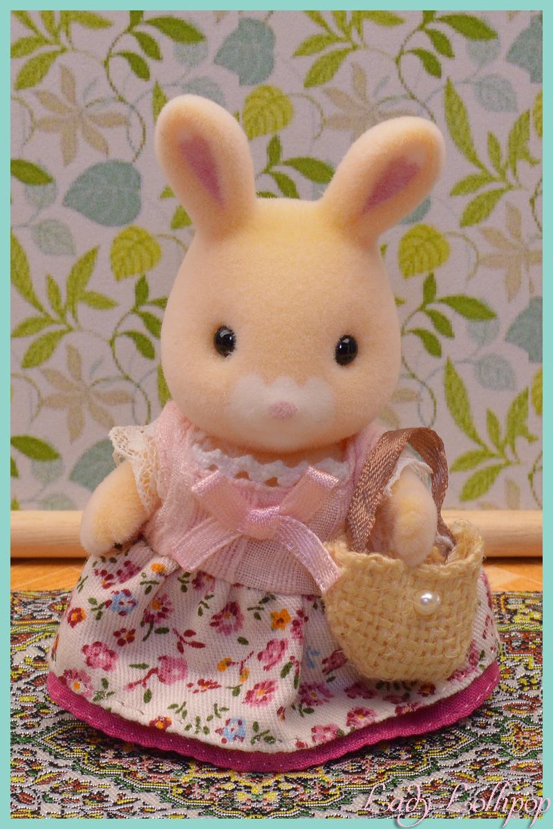 Sylvanian Families Hanazono Garden Rabbit Sister in Pink
