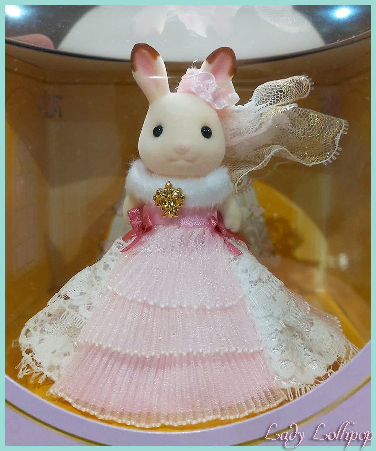 Sylvanian Families Premium Fan Club Exclusive Rabbit
