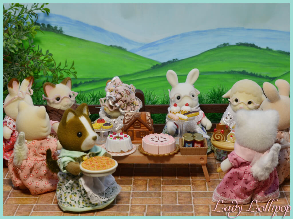 Sylvanian Families grandmothers having a bake sale