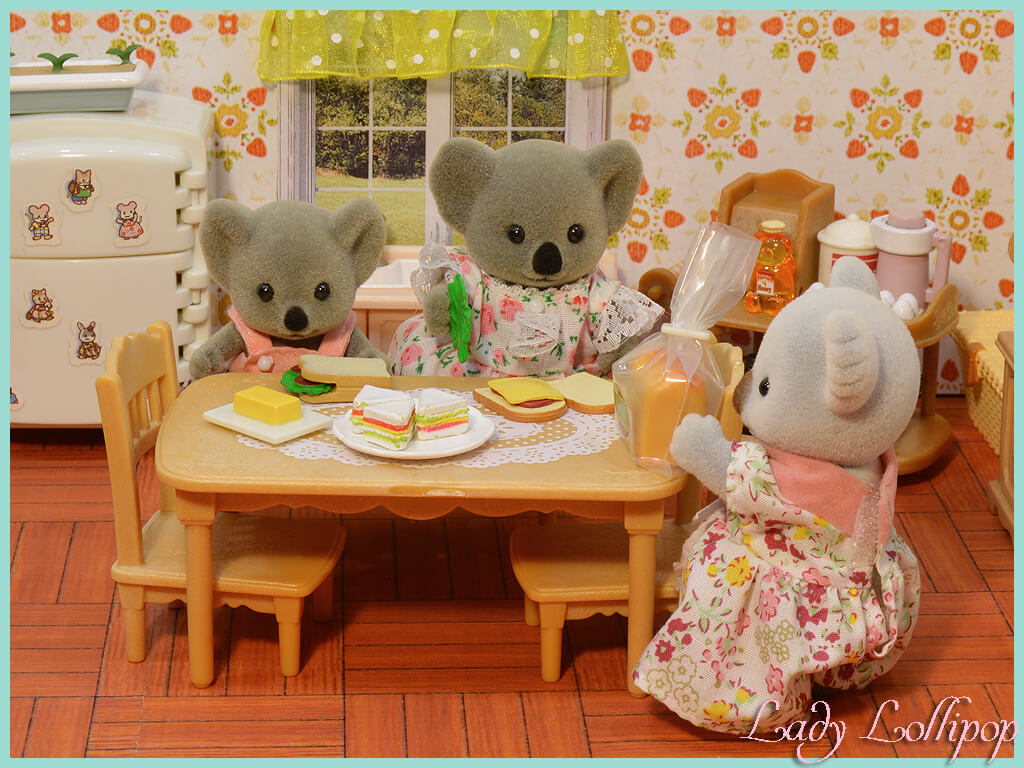 Sylvanian Families koala mothers making scrumptious sandwiches