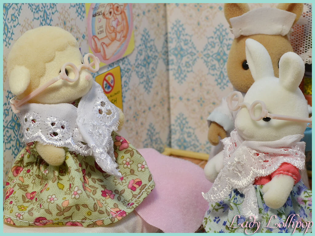 Sylvanian Families grandmothers scheming together