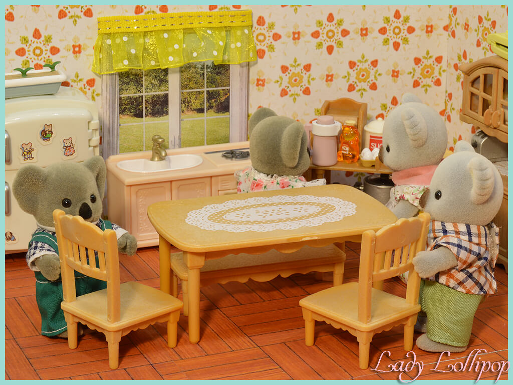 Sylvanian Families Koalas in the kitchen
