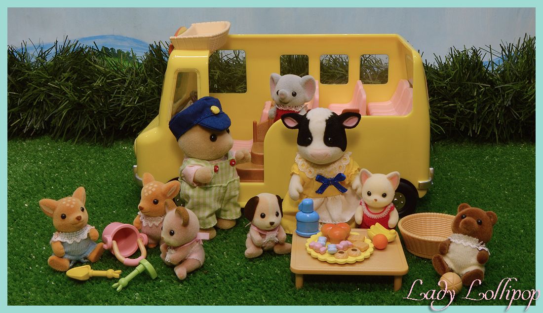 Sylvanian Families Nursery school babies having a picnic on their bus trip